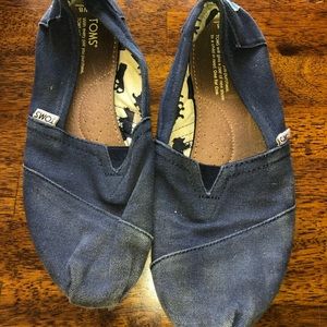 Women’s Navy Blue Toms shoes